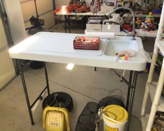 Fish cleaning table
