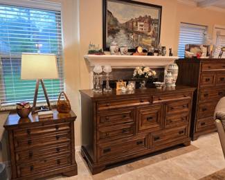 AspenHome well-made furniture - 4-piece set includes dresser, chest-of-drawers & 2 nightstands