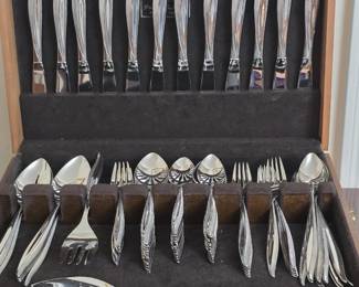 Onieda Stainless with display/storage box