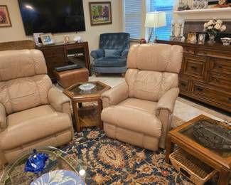 Leather recliners by Lazy-Boy, hexagon & square side tables by Bassett (there are actually 4 tables in the set), in the background is very comfortable side chair in plush blue. Also a large TV, entertainment center below. Note the nice area rug!