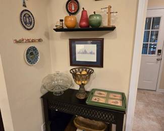 cute little table /desk, decor pieces and wall art