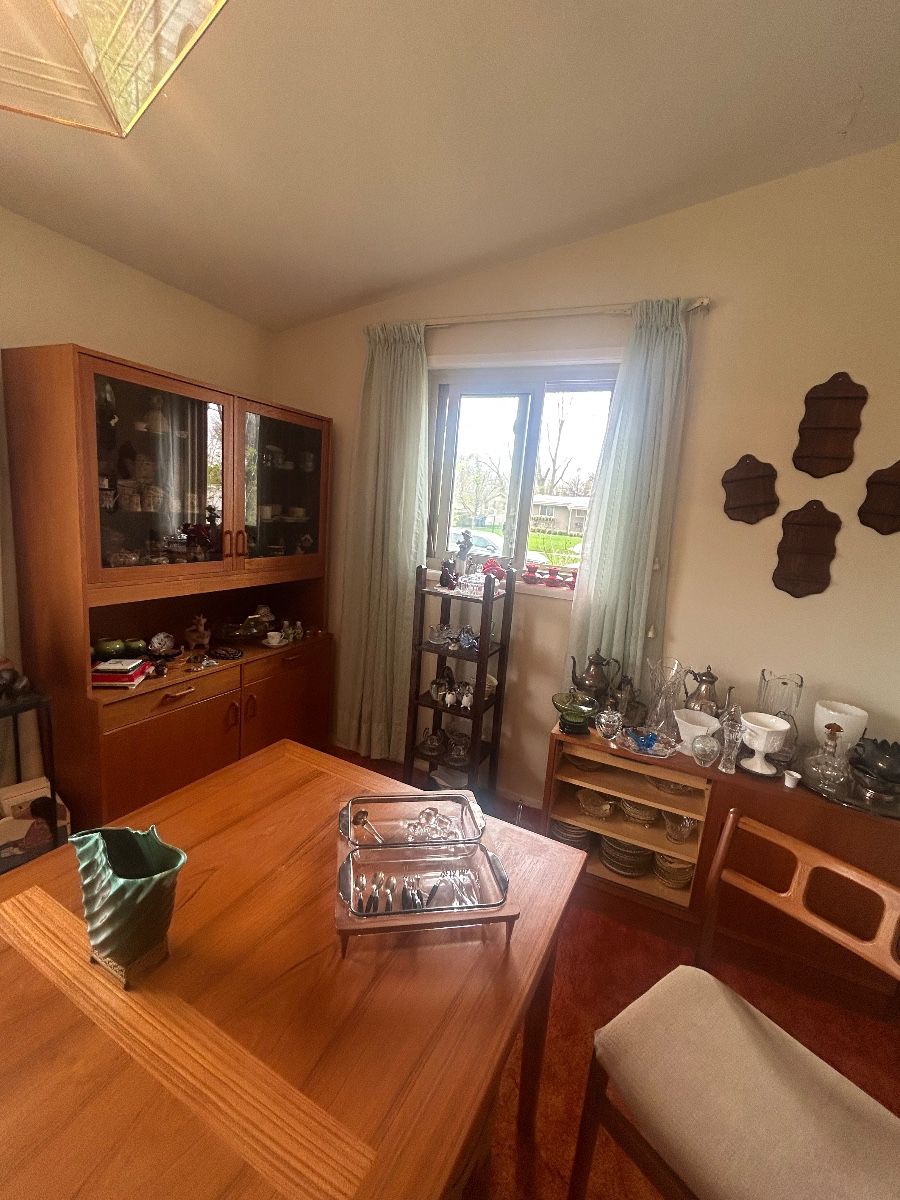 Haywood – Wakefield mid-century dining room table