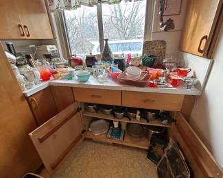 Pyrex, hall, corral, cookie jars, sunbeam, mixer, sunbeam food processor, vintage oyer, Bleiler, Mr. coffee machine