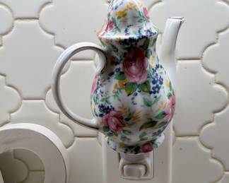 very cute teapot wall plug light