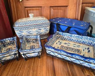 TempTations Blue Floral Bakeware Carrying Set
