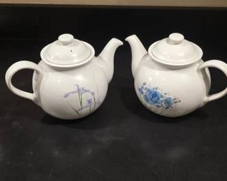 Pair of Corelle Stoneware Teapots Blue Floral Designs