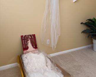Heirloom wedding dress, size 10