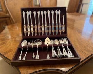 Oneida Silverware Set