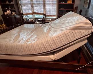 Adjustable double bed with a Serta iComfort mattress