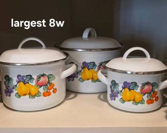 Vintage graduated small enamelware set