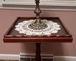 MAHOGANY PIE CRUST ACCENT TABLE