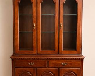BROYHILL CHINA CABINET