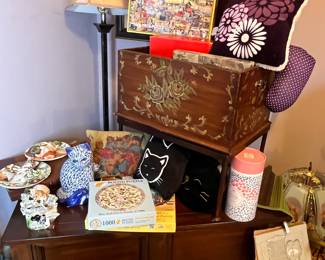 PUZZLES AND DECOR