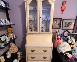 FRENCH PROVINCIAL SECRETARY