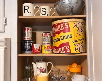 VINTAGE TINS