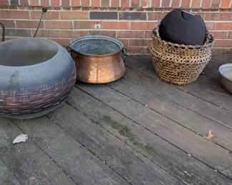 Plant pots in a variety of types and shapes