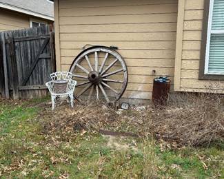 Vintage wagon wheel FRAGILE!!!! 