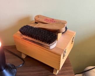 Shoeshine box 