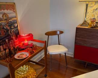 Mid-Century Modern Dining Chair with Tapered Legs and White Vinyl Seat