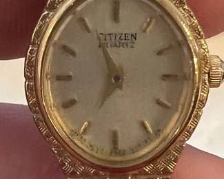 $40, Vintage Citizen Quartz Ladies Gold Tone Wristwatch Japan Mov’t Stainless Back Textured Bracelet Watch