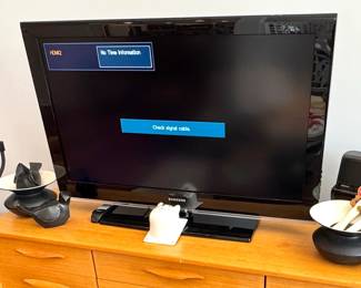 Samsung LN40B530 40-Inch 1080p LCD Television, 2009