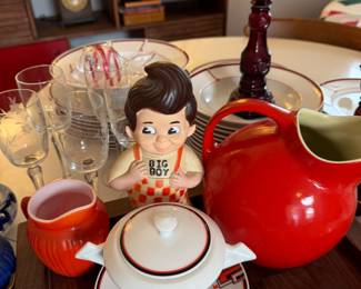 Vinyl Bob's Big Boy Mascot Coin Bank & Hall China Red Ball Pitcher Lot