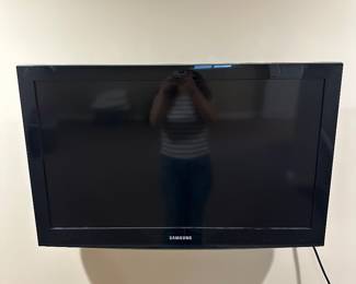 $80.00 - 36" Samsung Television Set 
