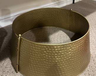 $30.00 - Gold Metal Hammered Christmas Tree Collar - 25"