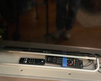 $147.00 - Sony 48" TV with Cabinet, KDL 48W 600B