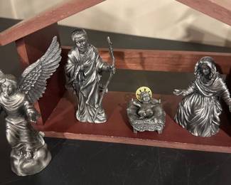 $100.00 - Kirk Stieff Collection Lenox Pewter Nativity Scene Set (4Pieces + Wooden Creche)