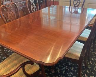 $630.00 - Antique Traditional Mahogany Wood Dining Set with Carved Table & 8 Chairs - Includes 2 Leaves and Pads
