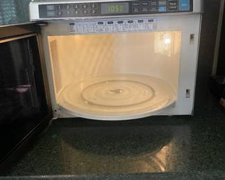 $150.00 - Samsung Space Saver Microwave MD800WC For Countertop