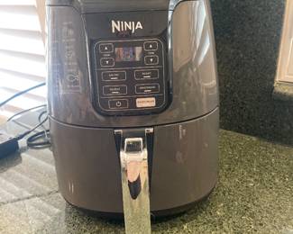 $45.00 - Ninja 4 qt Basket Air Fryer Black Gray Digital Controls for Dehydrate Roast