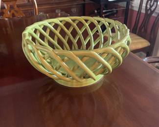 $24.00 - Lindsey Jordan Green Ceramic Open Weave Basket Bread/Fruit Bowl 10"Round