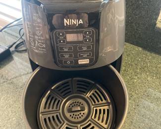 $45.00 - Ninja 4 qt Basket Air Fryer Black Gray Digital Controls for Dehydrate Roast