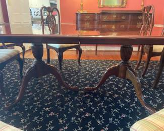 $630.00 - Antique Traditional Mahogany Wood Dining Set with Carved Table & 8 Chairs - Includes 2 Leaves and Pads