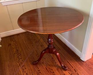 $320.00 - Antique Swivel Tilt-Top Mahogany Side Tea Table Tripod Legs 30" x  T"