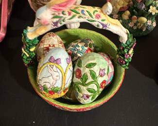 $45.00 - Jim Shore Heartwood Creek "Springtime Surprises" Easter Basket with Eggs Collectible