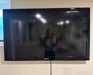 $125.00 - 50" Samsung Televsion Set