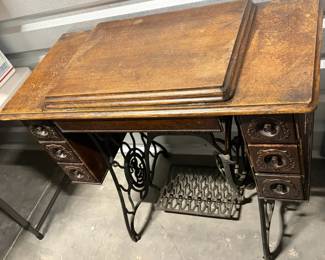 06 Antique Singer Sewing Machine