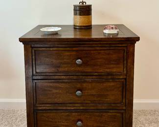 Ethan Allen Nightstand / Chest of Drawers