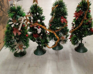 Lot 36: Lot of 4 vintage plastic Christmas trees with flocked ornaments