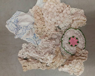 Lot 63: Lot of antique crocheted doilies 