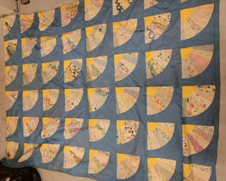 Lot 60: Antique fan quilt patchwork quilt 