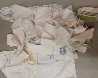 Lot 61: Large lot of antique embroidered napkins and table linens