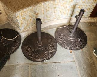 Outdoor umbrella bases