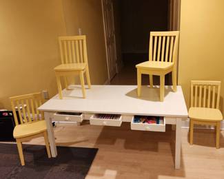 Children's dining or craft table w chairs