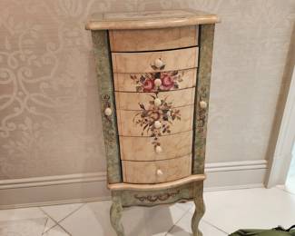 Jewelry chest