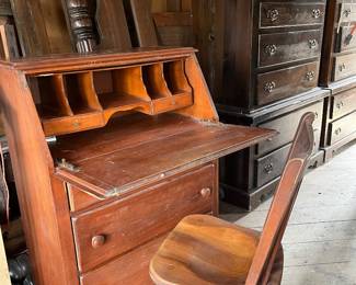 Cushman Creation desk and chair