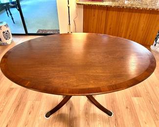 Georgian Mahogany Pedestal Table